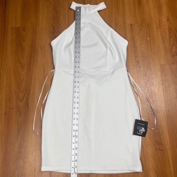 Lulu's Women’s White Halter Backless Mini Dress Size M - Picture 8 of 9